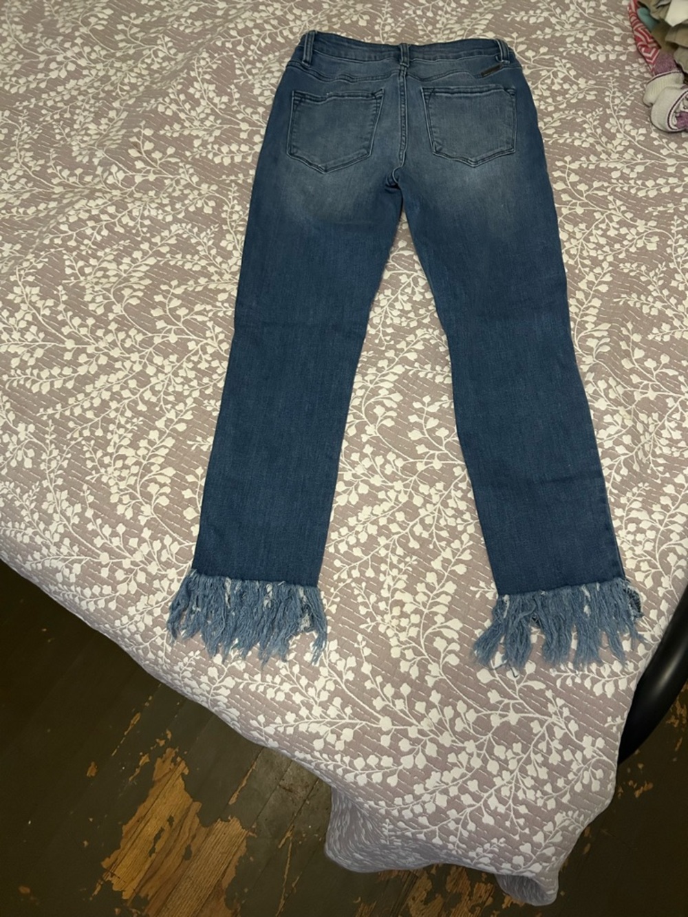Kancan Frayed Hem Jeans